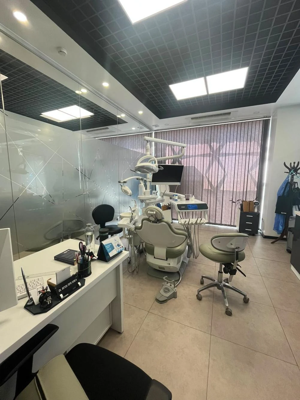 DentaFİX Bayraklı diş kliniği tedavi odası