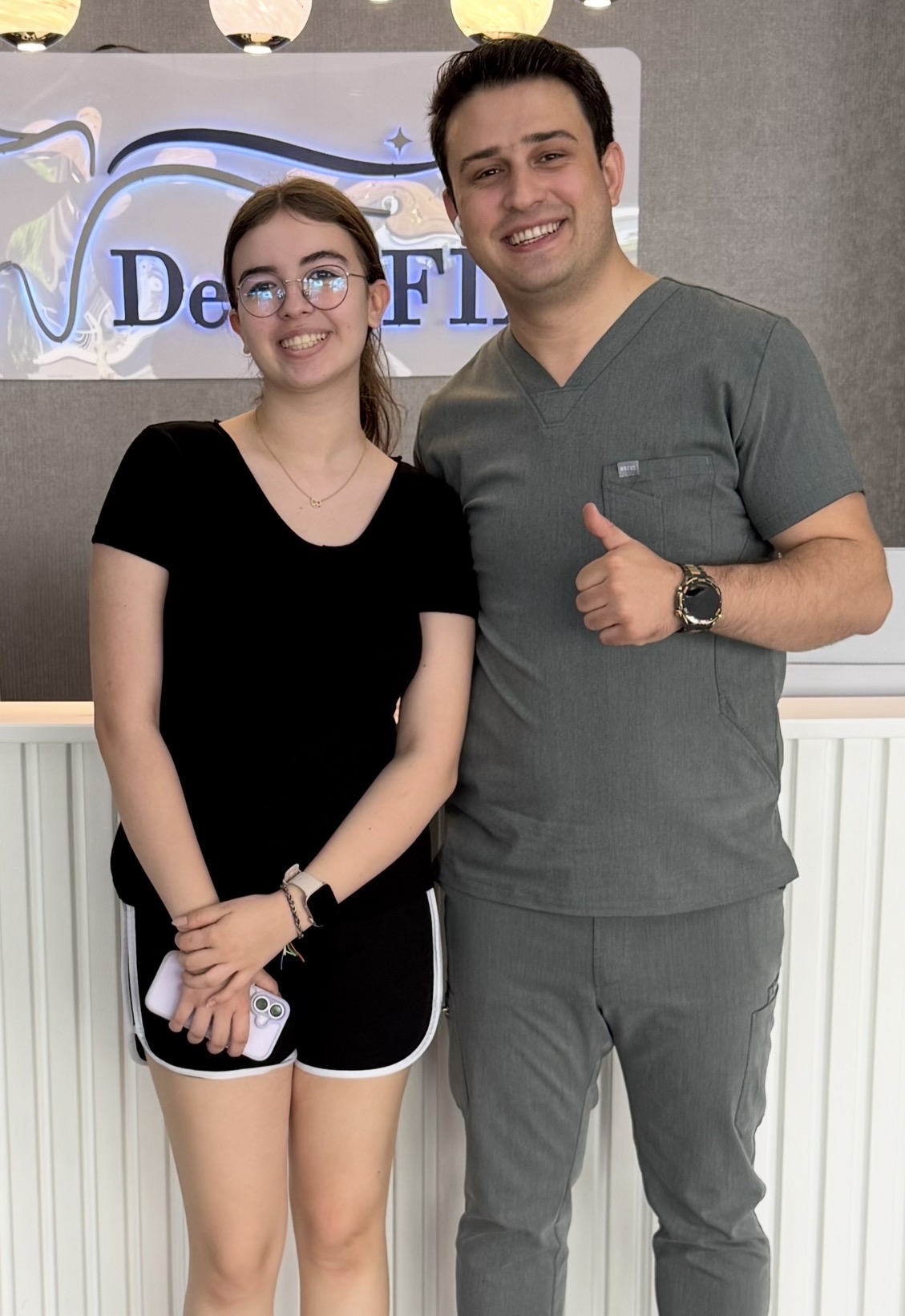 Uzm. Dt. Nuri Yelken ve ortodonti hastası DentaFİX kliniğinde