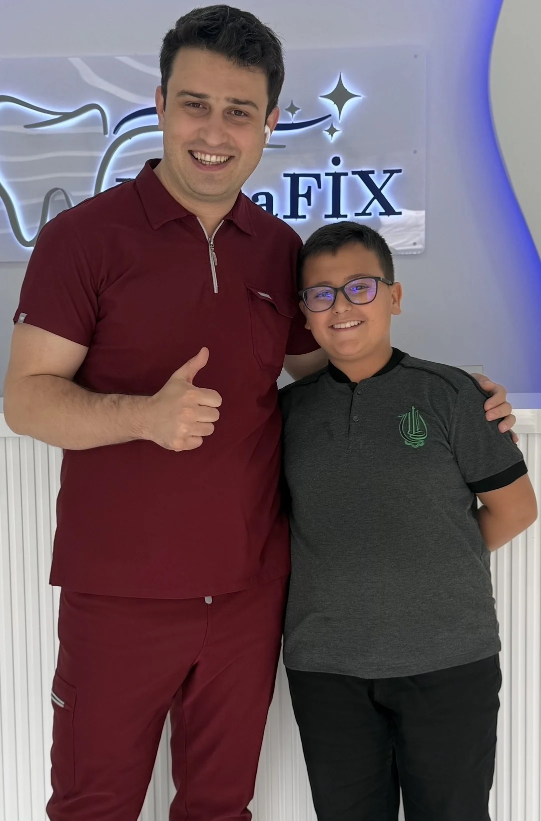 Uzm. Dt. Nuri Yelken ve DentaFİX ortodonti hastası