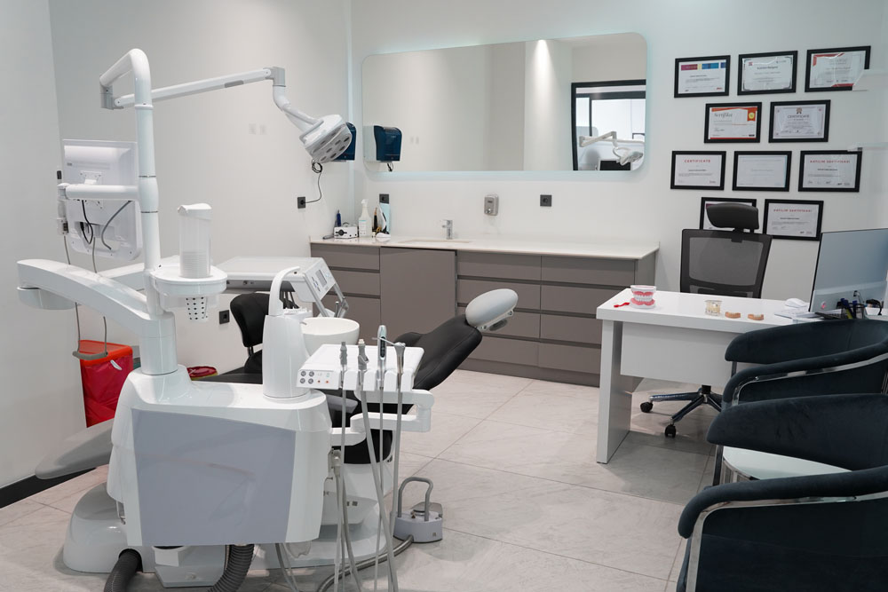 DentaFİX Girne klinik odası