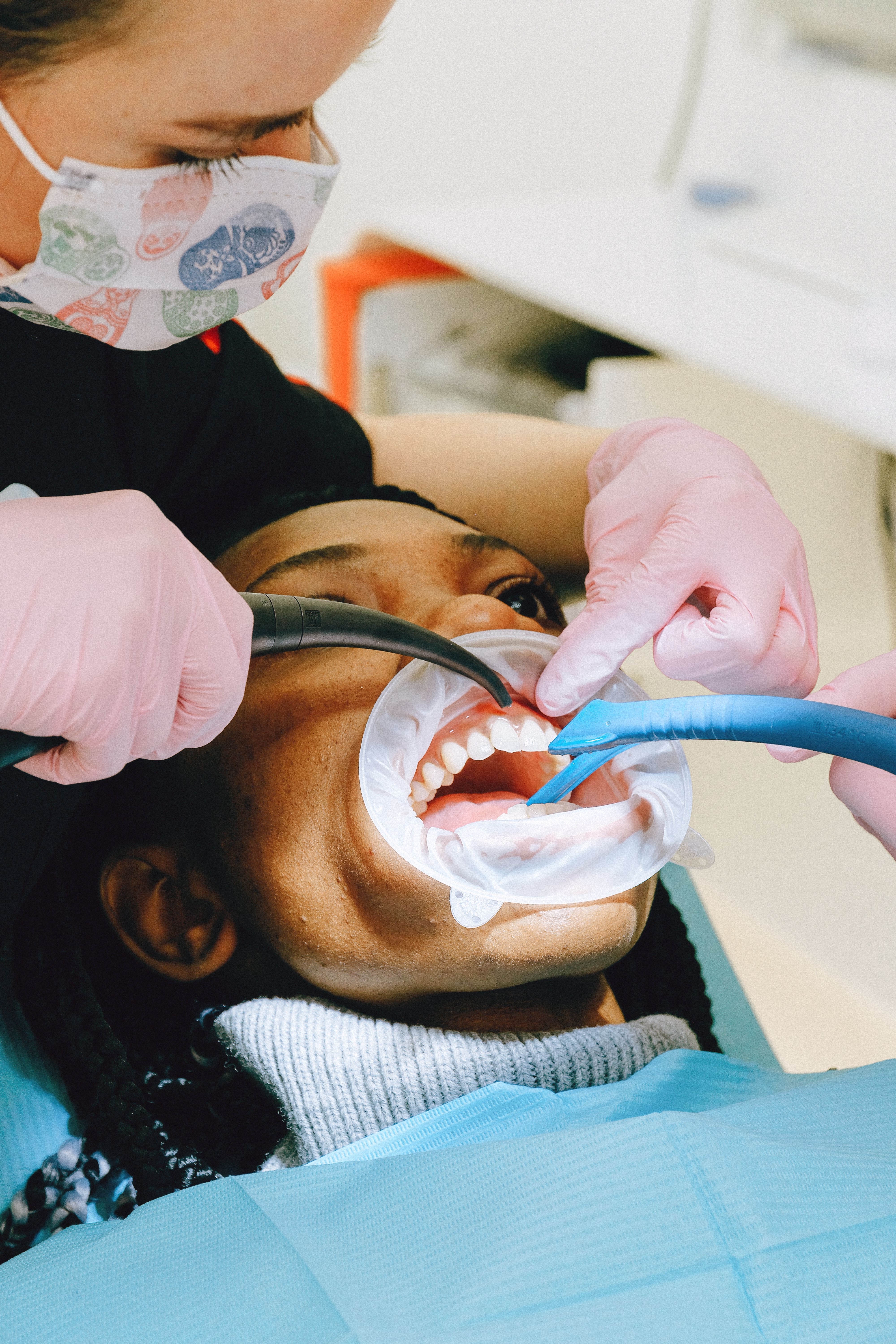 Diş Taşı Temizliği 3D dental render